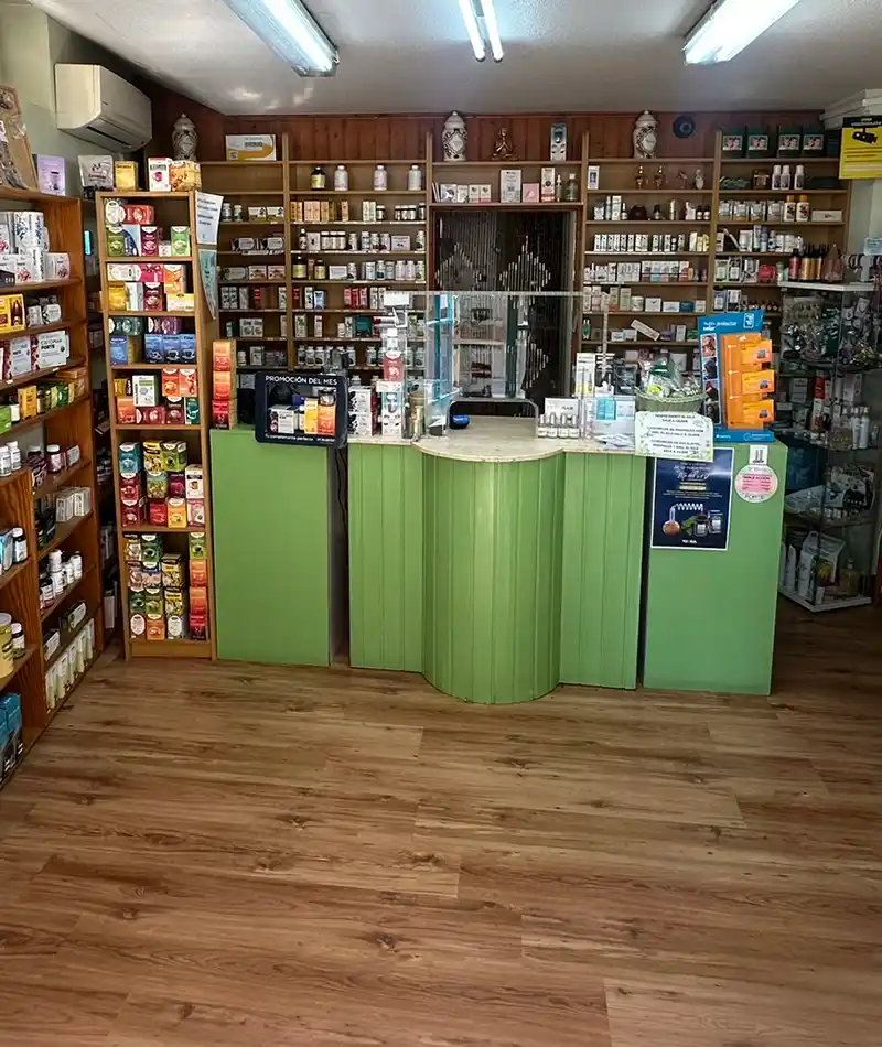 Interior de herbolario D. Puerta.